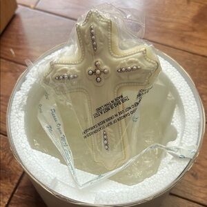 Lenox Elegant Cream Cross Ceramic Box-never out of plastic. Perfect condition.